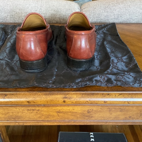 Gucci Horsebit Leather loafers in good condition with gold tone bit. - Picture 4 of 7